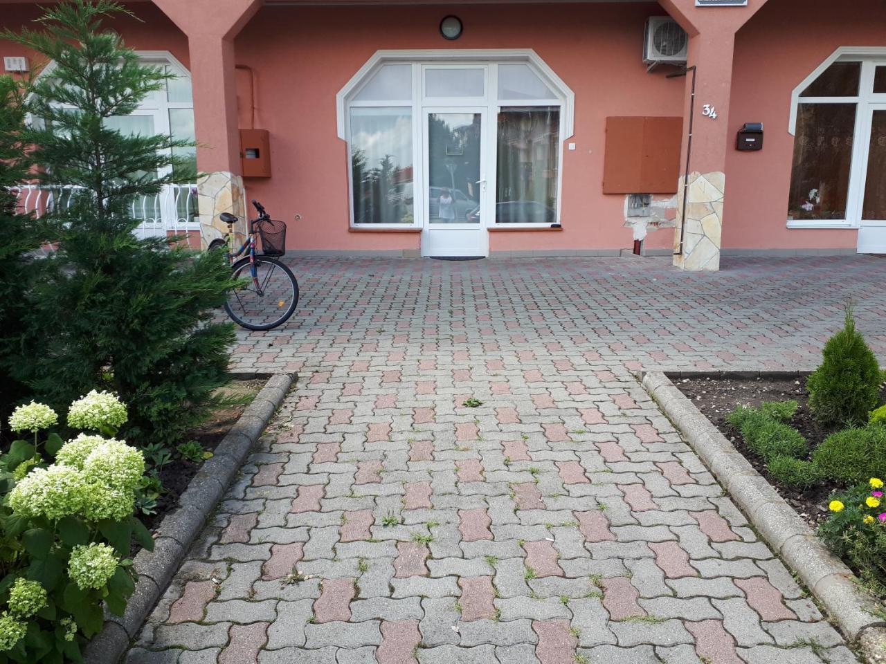 Kertvárosi Apartman Tiszaújváros Exterior foto