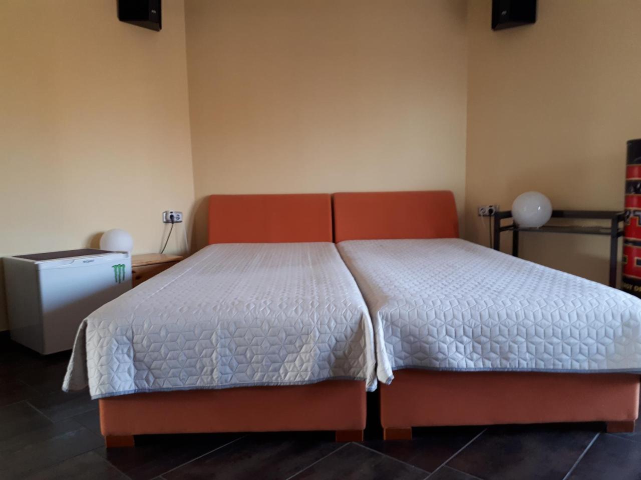 Kertvárosi Apartman Tiszaújváros Exterior foto
