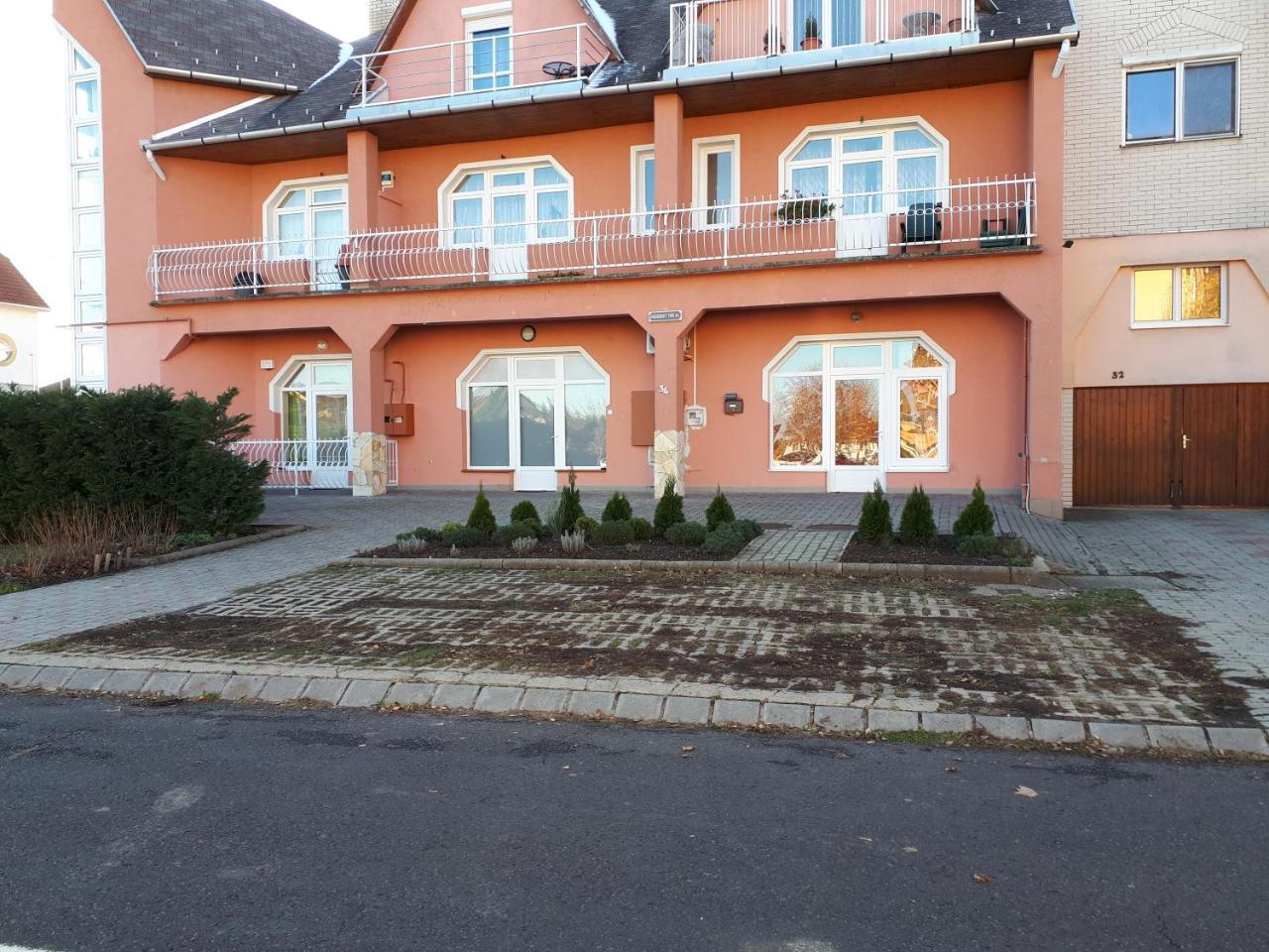 Kertvárosi Apartman Tiszaújváros Exterior foto